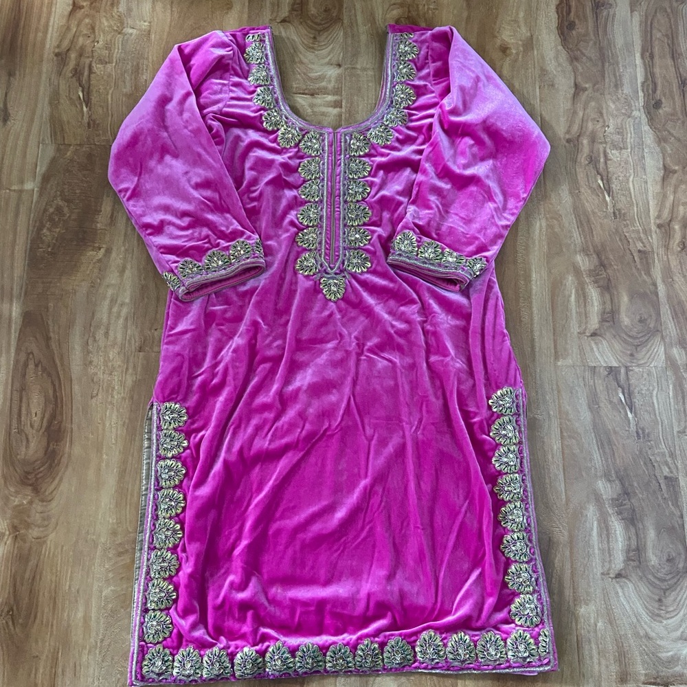 Indian Pink Gold Embroidered Detail Soft Velvet Salwar Suit 2-Piece Size M(38)